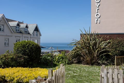 Tamarin Ocean View From Garden