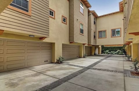 Garage Courtyard with private access to your garage