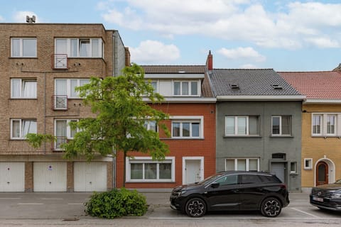 Welcoming façade with classic architecture and easy street access.