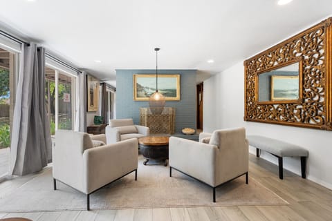 Step into a modern and inviting living space, perfect for relaxing and making memories with loved ones. Comfort meets style in every detail!