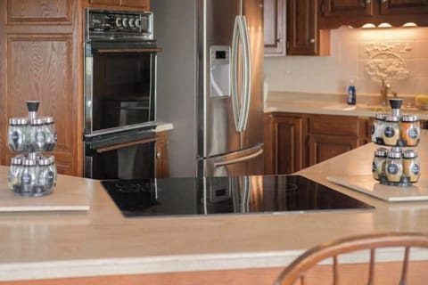 Kitchen - Well stocked! 