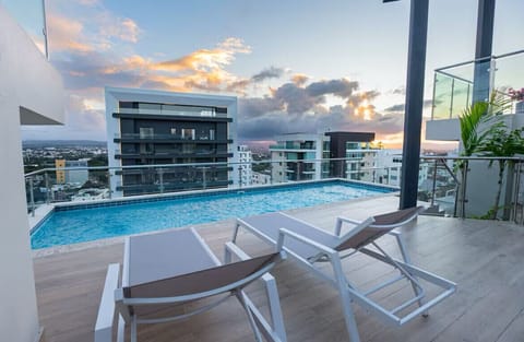 Breath taking Infinitive Pool In The Rooftop. With 360 degrees View Of The City.