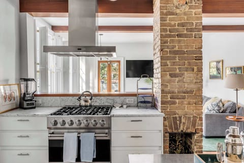 Modern Chiefs Kitchen 