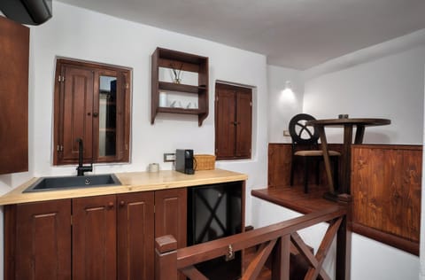 Fully equipped kitchenette and table for 2