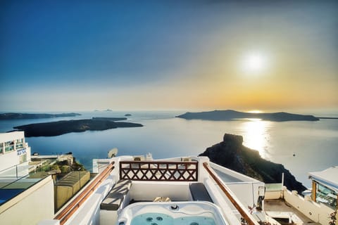 private jaccuzi view at the sea, caldera Santorini, sunset view