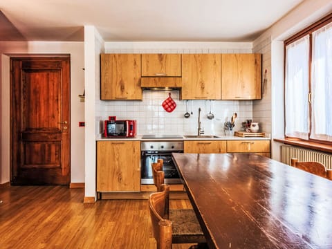 Apartment, Boat, Watercraft, Marina, Condominium, Balcony, Port, Harbor, Hotel, Boats And Boating--Equipment And Supplies