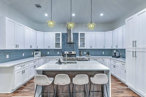 Meals will be made easy on the full kitchen 