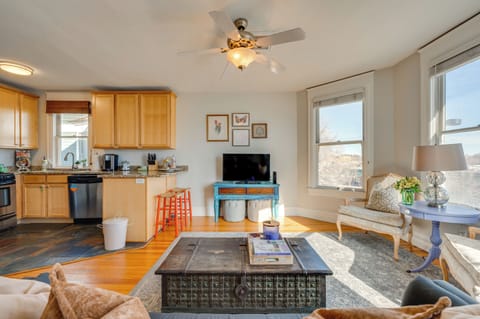 Living Room | 2nd-Floor Unit | Smart TV | Free WiFi | Central A/C & Heating