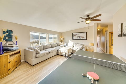 Harrison Vacation Rental | 3BR | 2BA | 1,400 Sq Ft | 3 Steps Required