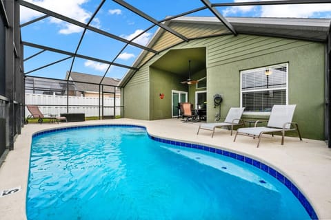 Private Swimming Pool  with Patio & BBQ