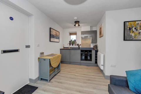 Space-saving Collapsible Dining Table 