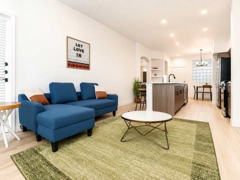 CozySuites Glendale by the stadium with pool! 20
