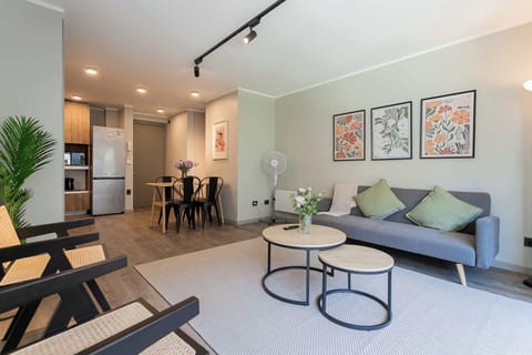 Modern living space with stylish decor, perfect for relaxation and dining. Enjoy the open layout and chic furnishings.