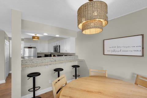 Additional seating at the eat-in bar