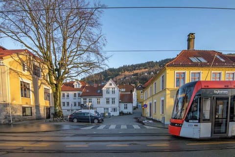 Welcome to this hidden gem of an Airbnb, just meters from the meeting point of the city centre!