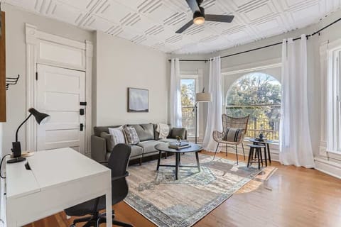 A bright and comfortable unit situated in the heart of City Park