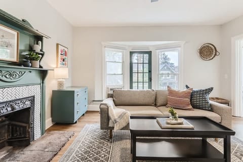 Lots of light in the living room 
