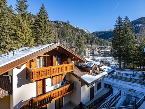 Home, House, Mountain Range, Roof, Hill Station, Slope, Larch, Village, Valley, Cottage