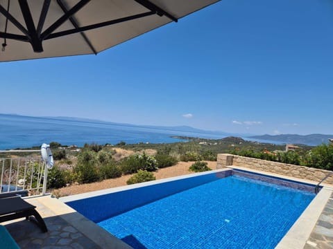 Breathtaking 180 degree uninterrupted views of the sea. 