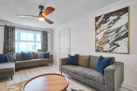 Honeycomb House, Launceston - Host & Stay
