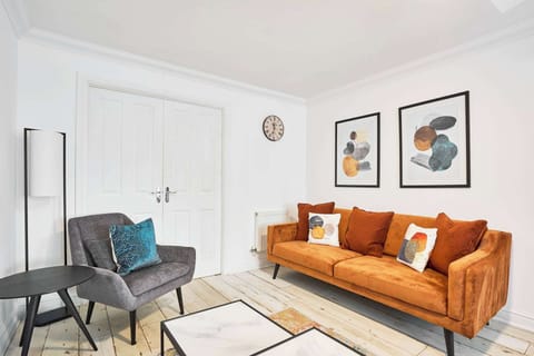 Hazelnut House, Launceston - Host & Stay