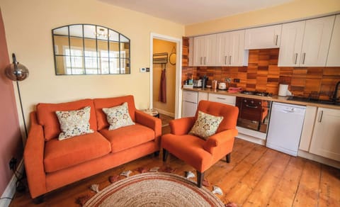 The Bothy, Lyme Regis - Host & Stay