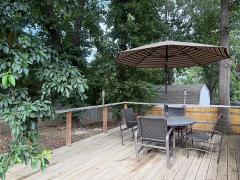 Hot Tub + outdoor dining + charcoal grill