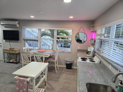 Kitchen/Dining Area