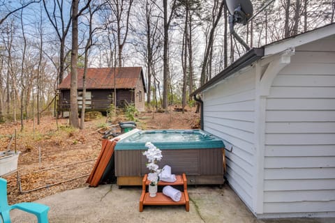 Marietta Vacation Rental | 3BR | 2BA | 1,512 Sq Ft | 7 Steps Required