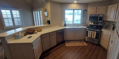 Spacious Kitchen 001