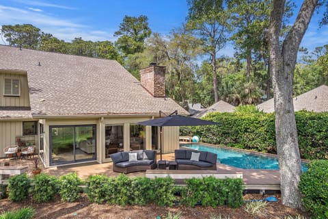 Discover 41 Saint Andrews Place by HOST & HOME, a stunning retreat nestled in the prestigious Sea Pines community.
