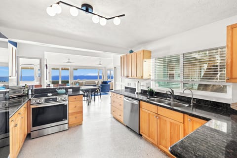 fully equipped kitchen with dishwasher