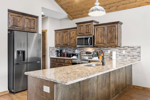 Fully Equipped Kitchen, Including Small Appliances