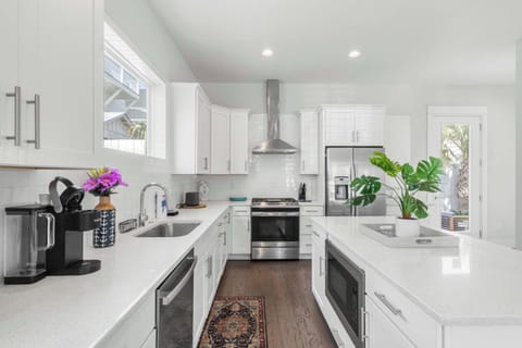 Kitchen: Main floor,drip coffee maker, keurig, crockpot, toaster, cooking utensils, tableware