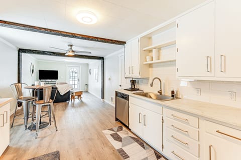 Dining Area | Kitchen
