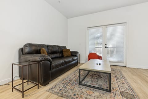 CozySuites Glendale by the stadium w/ pool! 29
