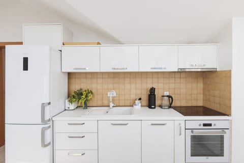 Best Sea View 2BR fully equipped, FAST Internet, Close to Beach, Store, Porto