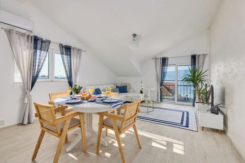 Best Sea View 2BR fully equipped, FAST Internet, Close to Beach, Store, Porto