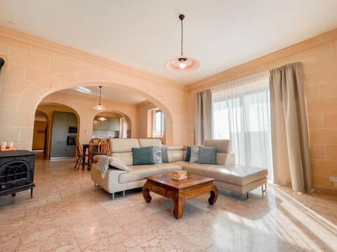 Living & Dining Area (2)