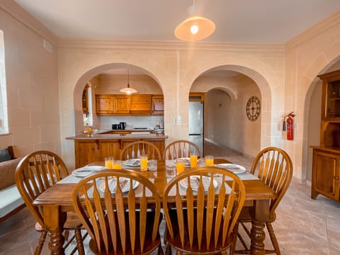 Kitchen and Dining Area (3)