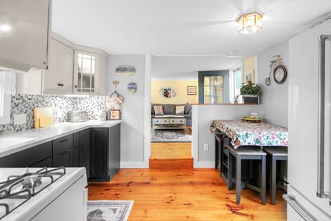 Kitchen to living room