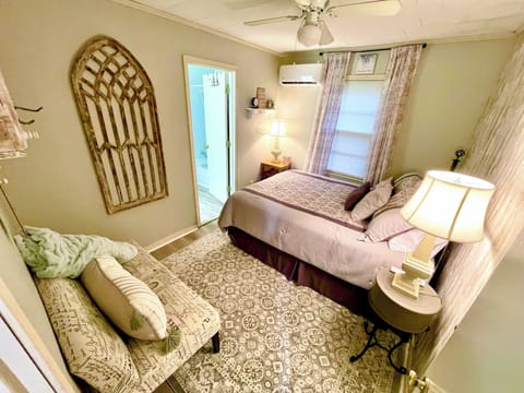 Master Bedroom w/bathroom