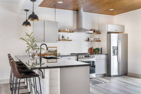 Nelly's Oasis // kitchen (1)