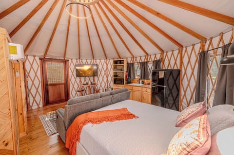 Welcome to the "Cockatoo" Yurt!
