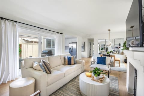 Open concept living space, No air conditioning - feel free to open windows and fans and enjoy the coastal breeze!