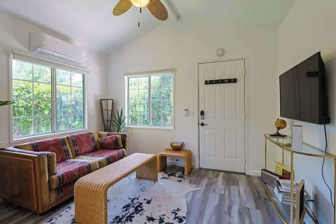 AC/Heat split heats or cools the entire bungalow quickly and efficiently