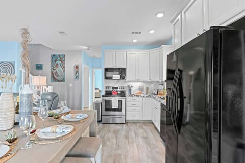 Bright and inviting space for delicious meals and fun gatherings!