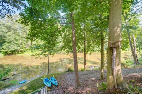 Welcome to Earth's River Retreat! Grab a kayak and explore the beautiful waters of Grand River, just steps from your doorstep.