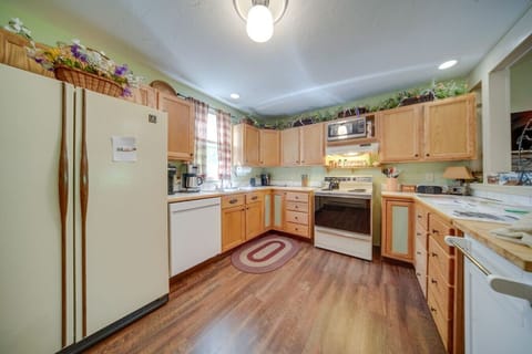 Whether you're preparing a quick breakfast or a special dinner, this kitchen has everything you need.