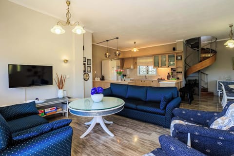 Spacious living room space 